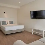 Legacy & Al - No Groups Lägenhet