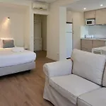 Legacy & Al - No Groups Apartamento
