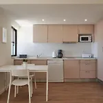 Legacy & Al - No Groups Lägenhet *