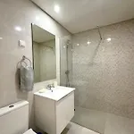 Legacy & Al - No Groups Lägenhet