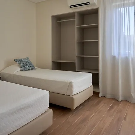 Legacy & Al - No Groups Apartamento *
