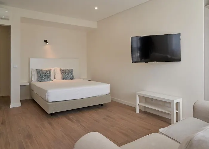 Legacy & Al - No Groups Apartment