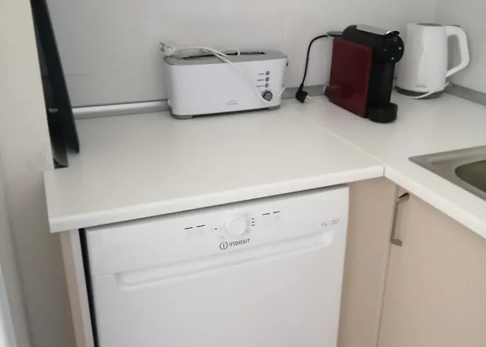 Legacy & Al - No Groups Apartment