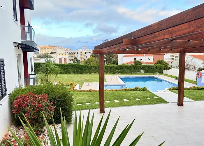 Legacy & Al - No Groups Apartment *