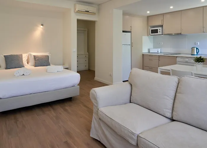 Legacy & Al - No Groups Apartment