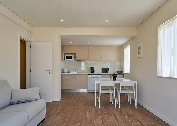 Legacy & Al - No Groups Apartment