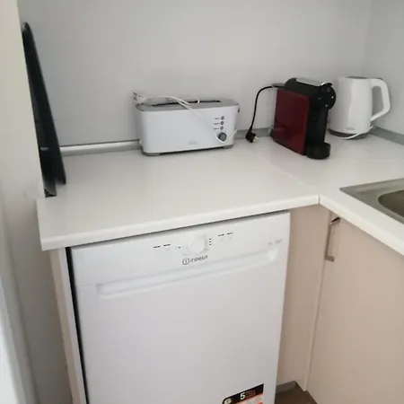 Legacy & Al - No Groups Lejlighed